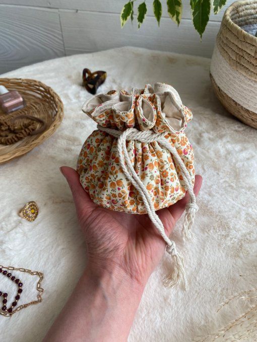 Le pochon Evy fleurettes orangées