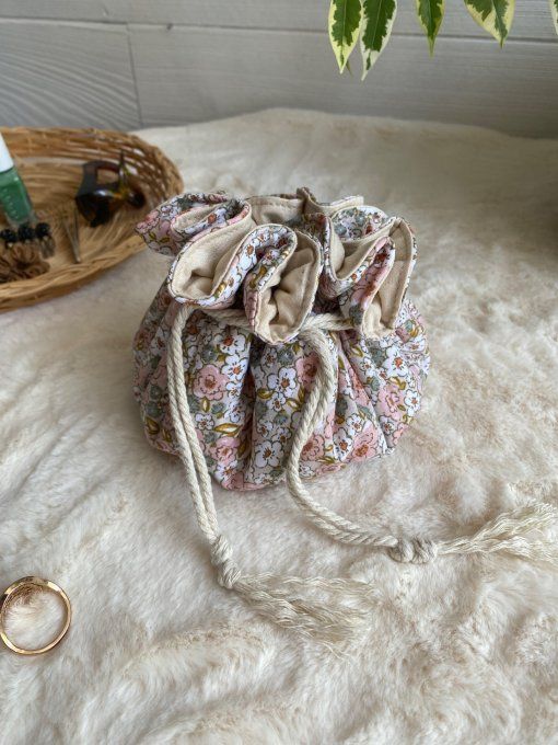 Le pochon Evy fleurs kalmia