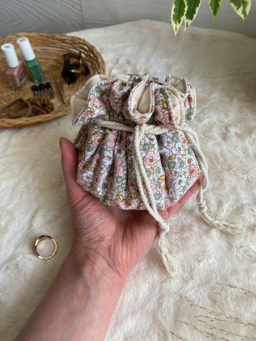 Le pochon Evy fleurs kalmia