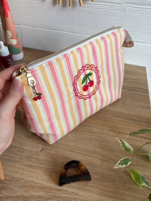 Trousse Joya cerises brodées rayure jaune/rose