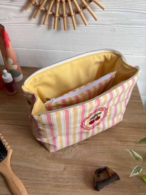 Trousse Joya cerises brodées rayure jaune/rose