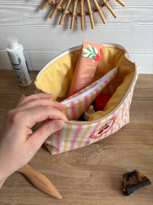 Trousse Joya cerises brodées rayure jaune/rose