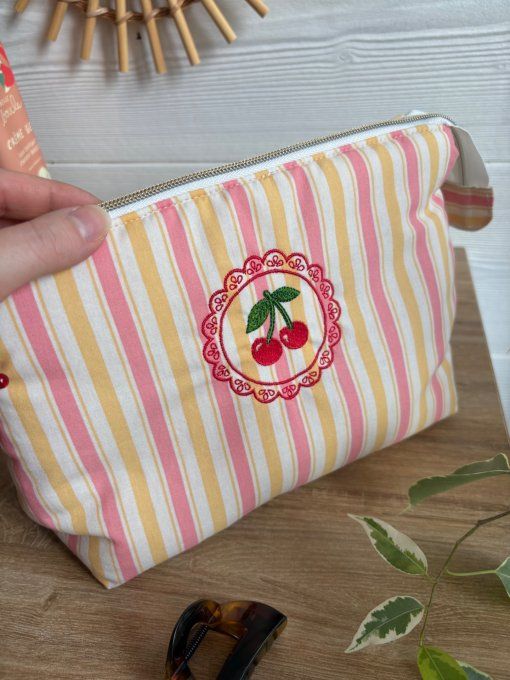 Trousse Joya cerises brodées rayure jaune/rose