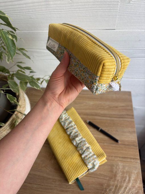 Trousse à crayon jaune