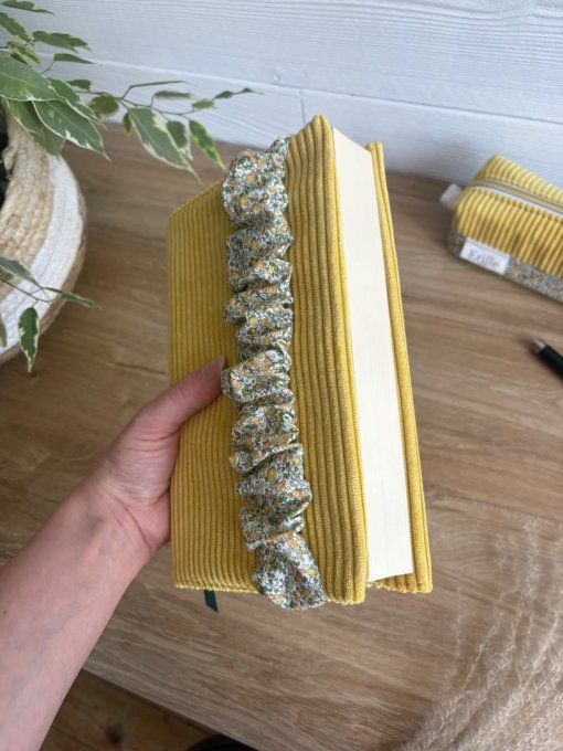 Protège livre/carnet jaune