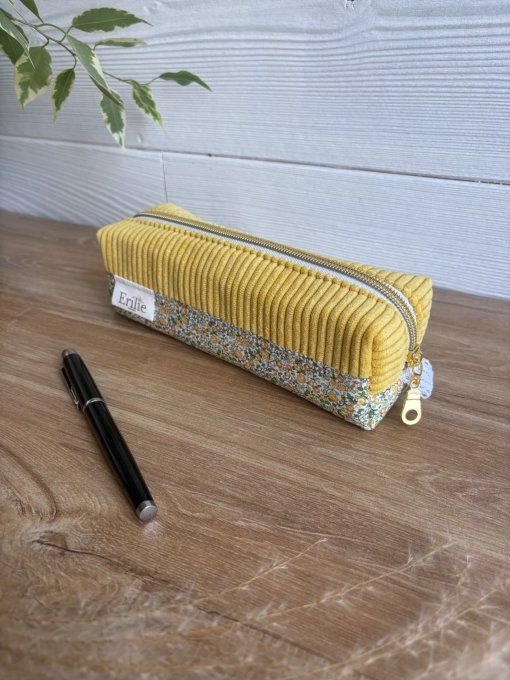 Trousse à crayon jaune