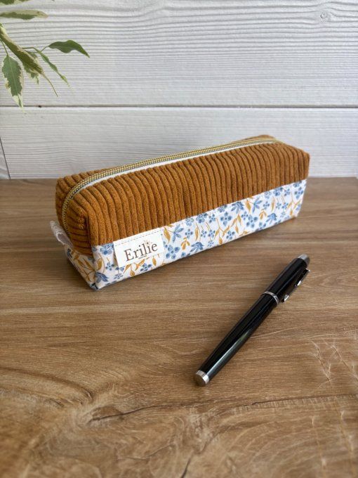 Trousse à crayon ocre