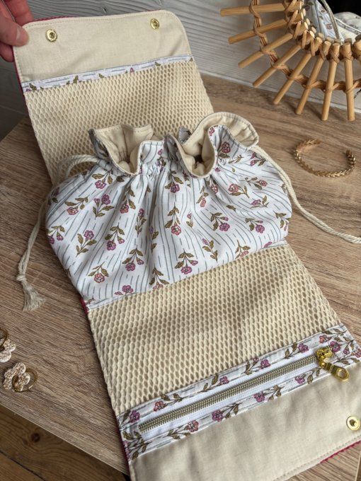 Pochon Elena Taille M - Velours Framboise fleurs