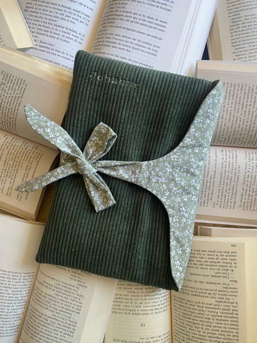 Pochette Kaki fleurs vert pâle