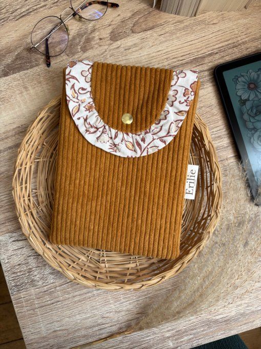Pochette liseuse ocre