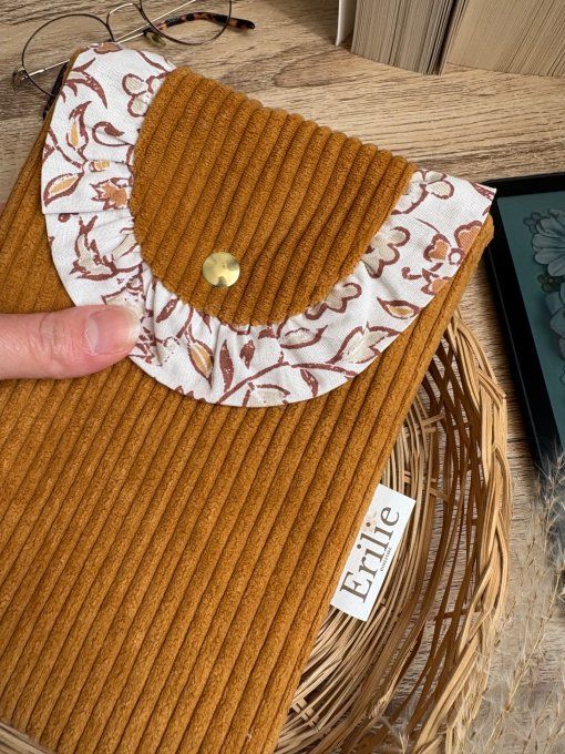 Pochette liseuse ocre