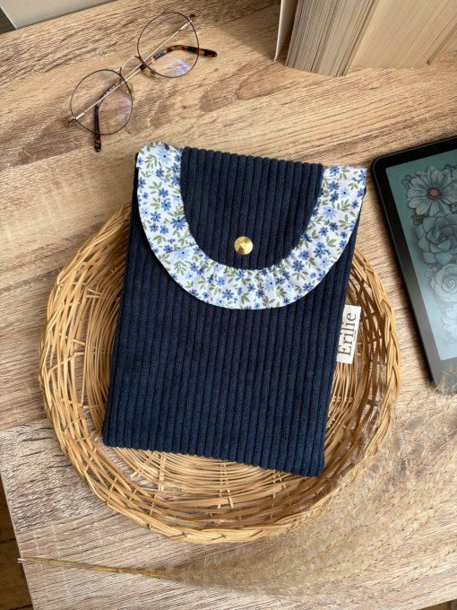 Pochette liseuse bleu marine