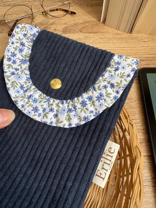 Pochette liseuse bleu marine