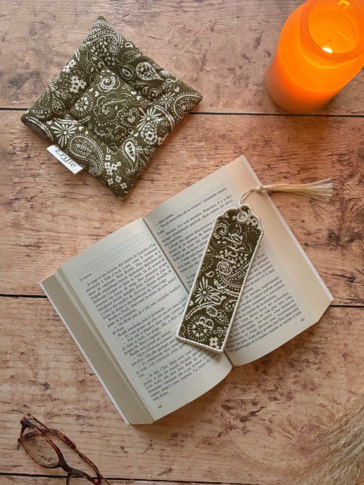 Box Book Club fleurs kaki